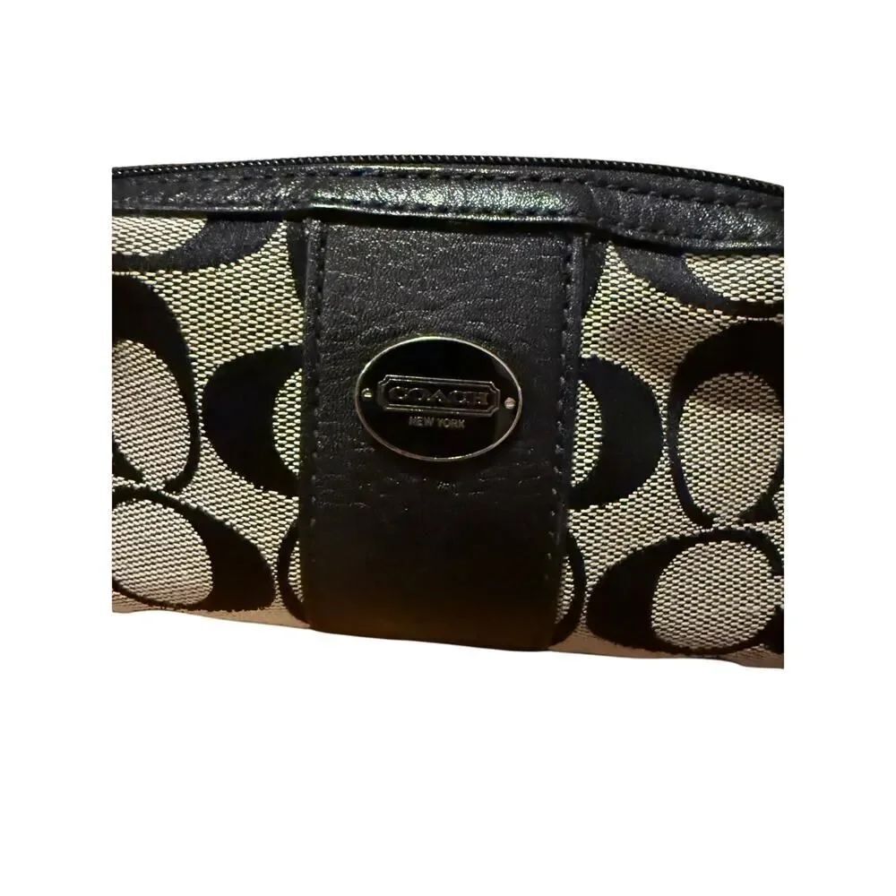 Coach Signature C Wristlet RARE! - Picture 3 of 8